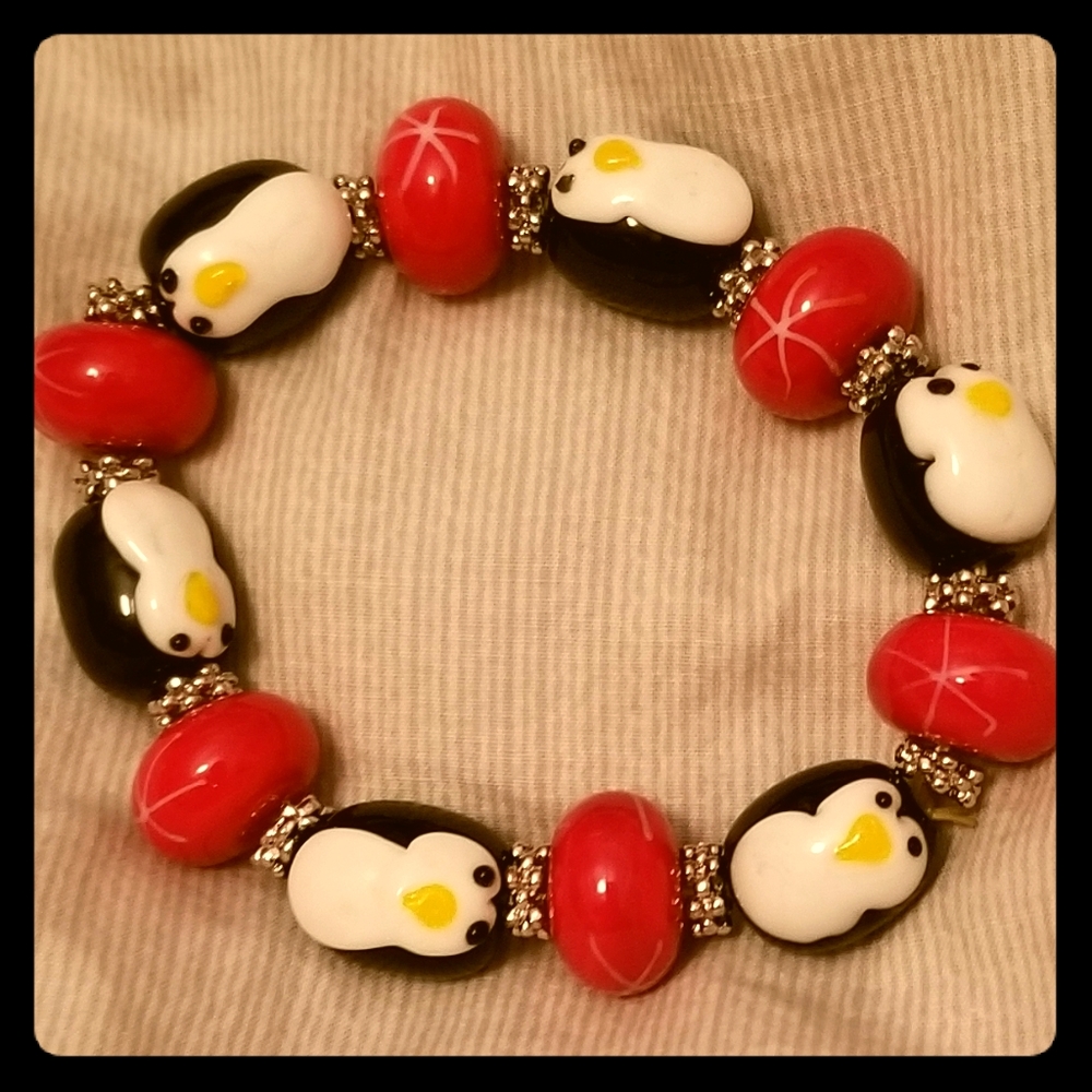 HOLIDAY PENGUIN STRETCH BRACELET